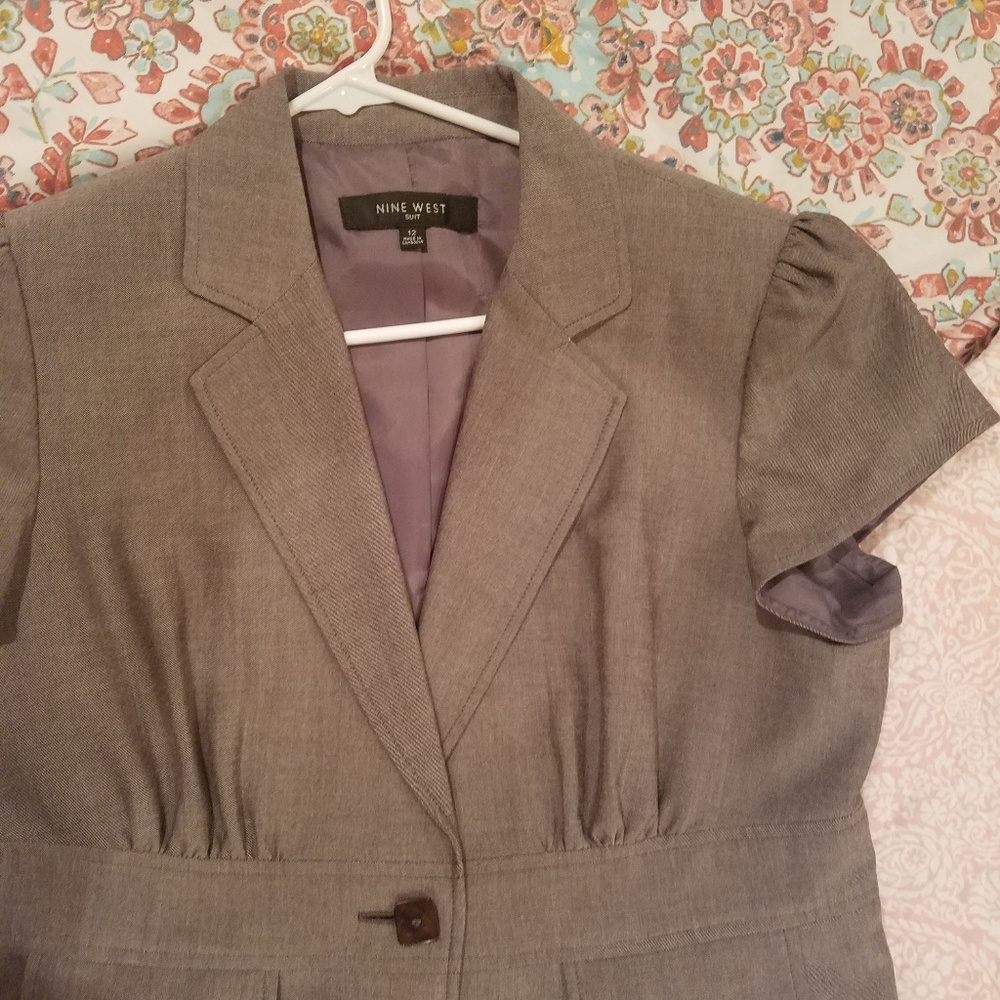 Nine West cap sleeve suit
